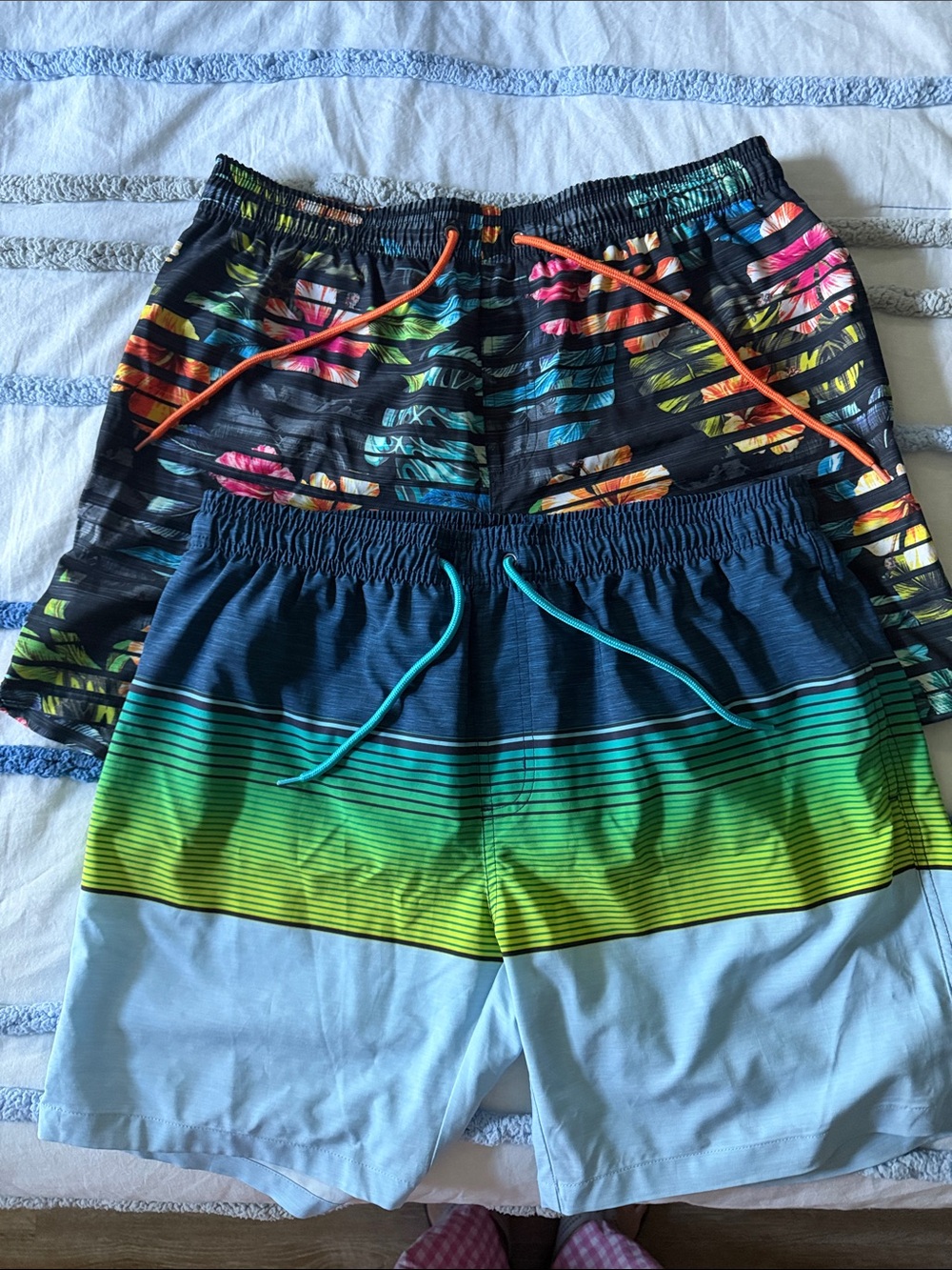 Men's Blue & Multicolor Swim Trunks - Lightweight Beach Shorts.  Like new, L
